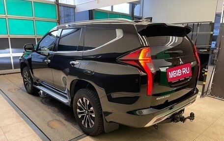 Mitsubishi Montero Sport, 2022 год, 3 600 000 рублей, 5 фотография