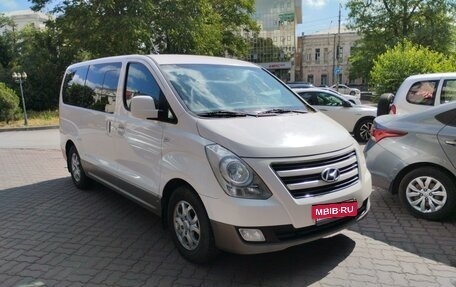 Hyundai H-1 II рестайлинг, 2015 год, 2 150 000 рублей, 2 фотография