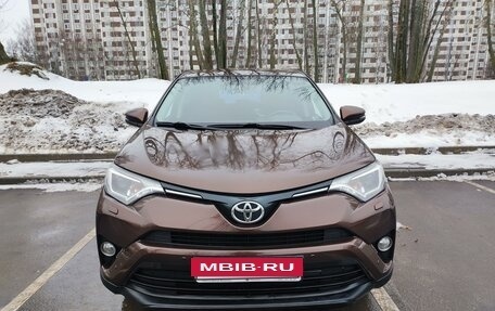 Toyota RAV4, 2017 год, 2 350 000 рублей, 2 фотография