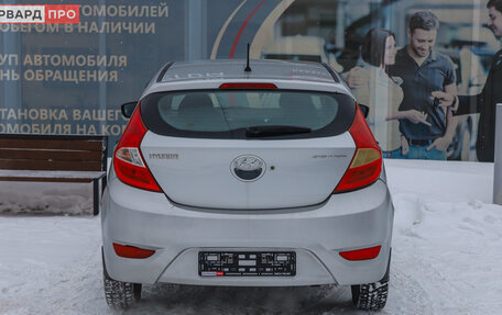 Hyundai Solaris II рестайлинг, 2013 год, 700 000 рублей, 16 фотография