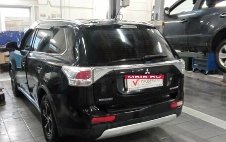 Mitsubishi Outlander III рестайлинг 3, 2014 год, 1 290 000 рублей, 4 фотография