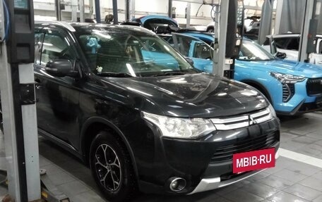 Mitsubishi Outlander III рестайлинг 3, 2014 год, 1 290 000 рублей, 2 фотография