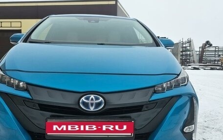 Toyota Prius IV XW50, 2019 год, 2 890 000 рублей, 2 фотография