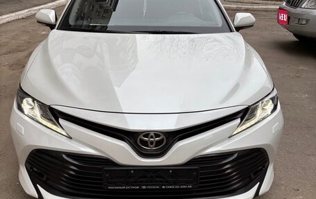 Toyota Camry, 2018 год, 3 050 000 рублей, 1 фотография