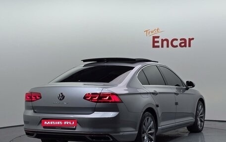 Volkswagen Passat B8 рестайлинг, 2021 год, 2 900 000 рублей, 2 фотография