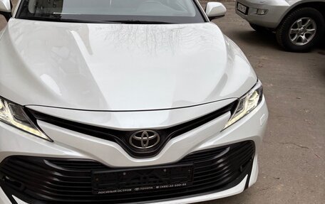 Toyota Camry, 2018 год, 3 050 000 рублей, 2 фотография