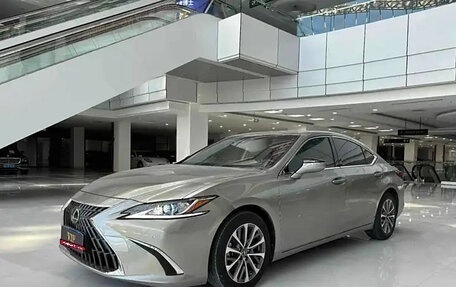 Lexus ES VII, 2021 год, 3 600 000 рублей, 1 фотография