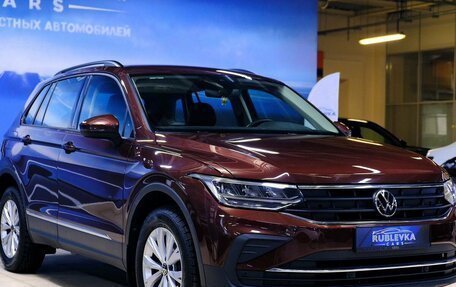 Volkswagen Tiguan II, 2021 год, 2 799 000 рублей, 3 фотография