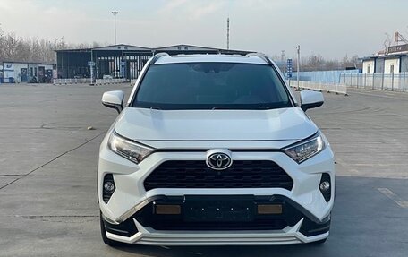 Toyota RAV4, 2021 год, 3 240 000 рублей, 3 фотография