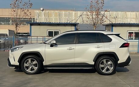 Toyota RAV4, 2021 год, 3 240 000 рублей, 7 фотография