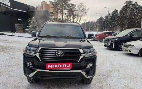 Toyota Land Cruiser 200, 2017 год, 7 600 000 рублей, 2 фотография