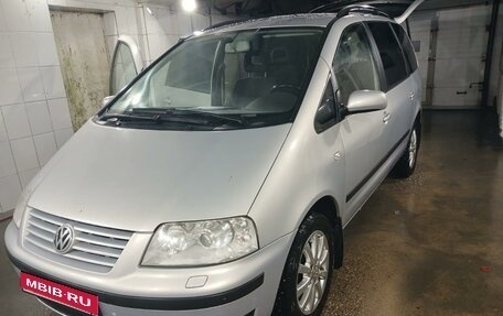 Volkswagen Sharan I рестайлинг, 2003 год, 690 000 рублей, 1 фотография