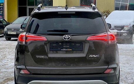 Toyota RAV4, 2018 год, 2 350 000 рублей, 7 фотография