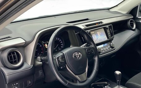 Toyota RAV4, 2018 год, 2 350 000 рублей, 11 фотография