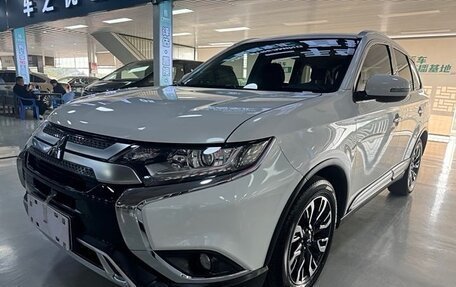 Mitsubishi Outlander III рестайлинг 3, 2021 год, 2 423 500 рублей, 3 фотография