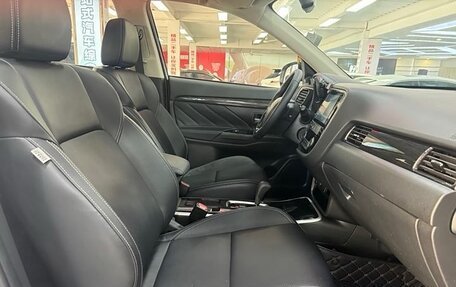 Mitsubishi Outlander III рестайлинг 3, 2021 год, 2 423 500 рублей, 11 фотография