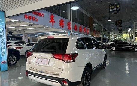 Mitsubishi Outlander III рестайлинг 3, 2021 год, 2 423 500 рублей, 8 фотография