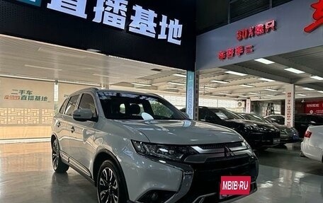 Mitsubishi Outlander III рестайлинг 3, 2021 год, 2 423 500 рублей, 2 фотография