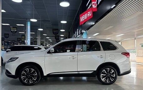 Mitsubishi Outlander III рестайлинг 3, 2021 год, 2 423 500 рублей, 5 фотография