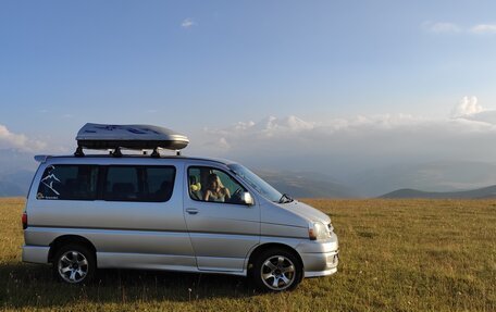 Toyota HiAce, 2000 год, 900 000 рублей, 4 фотография