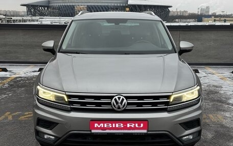 Volkswagen Tiguan II, 2017 год, 2 215 000 рублей, 2 фотография