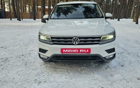 Volkswagen Tiguan II, 2016 год, 2 389 000 рублей, 2 фотография