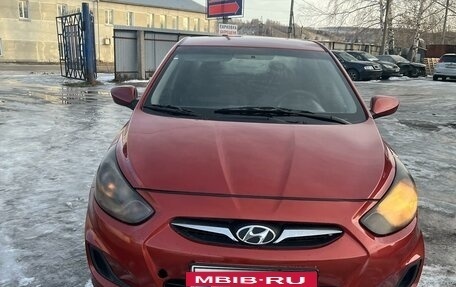 Hyundai Solaris II рестайлинг, 2011 год, 650 000 рублей, 2 фотография