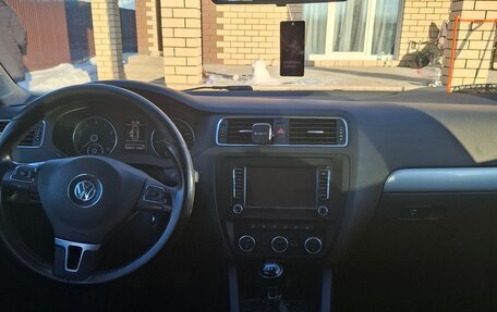 Volkswagen Jetta VI, 2013 год, 1 098 000 рублей, 4 фотография