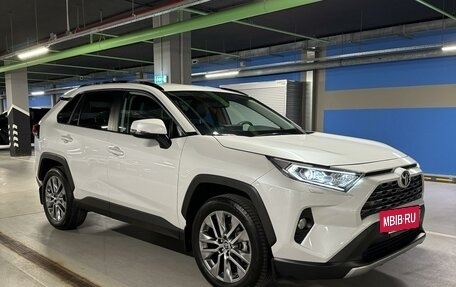 Toyota RAV4, 2022 год, 4 300 000 рублей, 2 фотография