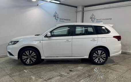 Mitsubishi Outlander III рестайлинг 3, 2022 год, 2 599 800 рублей, 17 фотография