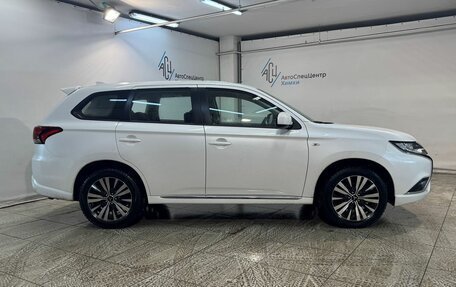 Mitsubishi Outlander III рестайлинг 3, 2022 год, 2 599 800 рублей, 16 фотография