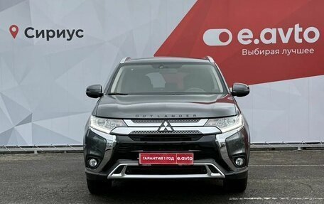 Mitsubishi Outlander III рестайлинг 3, 2020 год, 2 590 000 рублей, 2 фотография