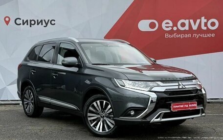 Mitsubishi Outlander III рестайлинг 3, 2020 год, 2 590 000 рублей, 3 фотография