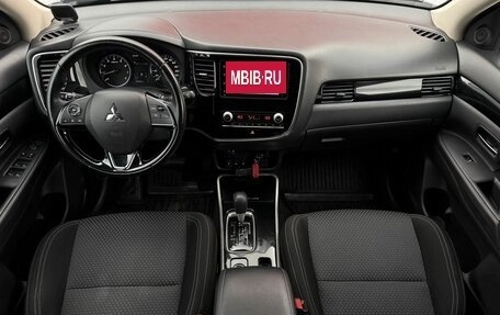 Mitsubishi Outlander III рестайлинг 3, 2020 год, 2 590 000 рублей, 7 фотография