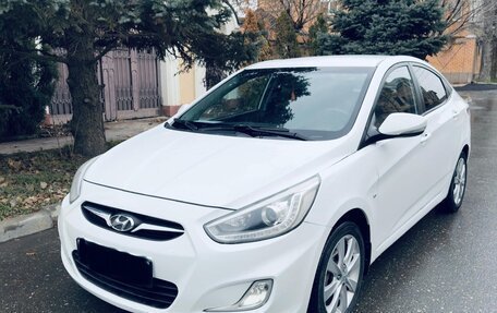 Hyundai Solaris II рестайлинг, 2013 год, 850 000 рублей, 2 фотография