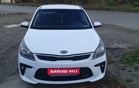 KIA Rio IV, 2018 год, 1 100 000 рублей, 4 фотография