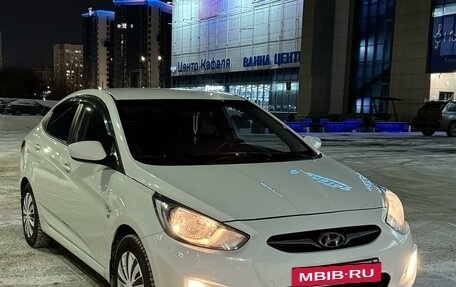 Hyundai Solaris II рестайлинг, 2013 год, 945 000 рублей, 2 фотография