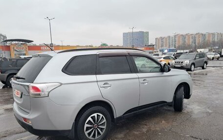 Mitsubishi Outlander III рестайлинг 3, 2013 год, 1 700 000 рублей, 2 фотография