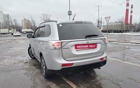 Mitsubishi Outlander III рестайлинг 3, 2013 год, 1 700 000 рублей, 5 фотография