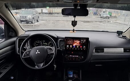 Mitsubishi Outlander III рестайлинг 3, 2013 год, 1 700 000 рублей, 9 фотография