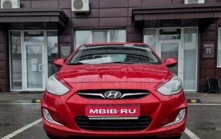 Hyundai Solaris II рестайлинг, 2012 год, 820 000 рублей, 2 фотография