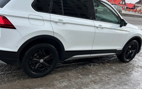 Volkswagen Tiguan II, 2019 год, 2 850 000 рублей, 4 фотография