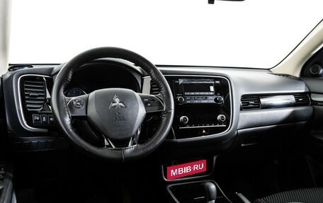 Mitsubishi Outlander III рестайлинг 3, 2020 год, 2 039 000 рублей, 11 фотография