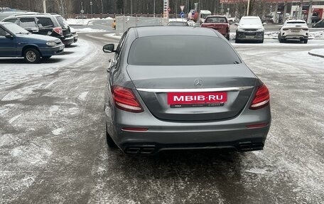 Mercedes-Benz E-Класс, 2019 год, 3 350 000 рублей, 4 фотография