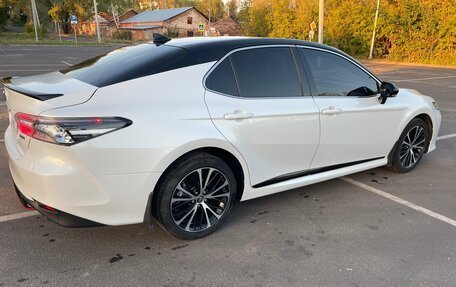 Toyota Camry, 2021 год, 3 700 000 рублей, 2 фотография