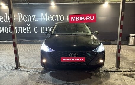 Hyundai Solaris II рестайлинг, 2021 год, 1 700 000 рублей, 1 фотография