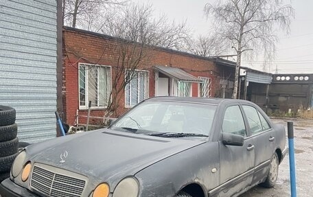 Mercedes-Benz E-Класс, 1996 год, 270 000 рублей, 4 фотография