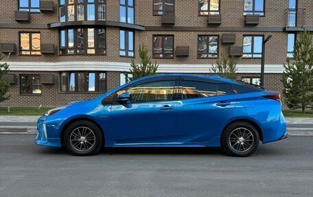 Toyota Prius IV XW50, 2018 год, 2 370 000 рублей, 2 фотография