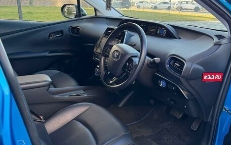 Toyota Prius IV XW50, 2018 год, 2 370 000 рублей, 14 фотография