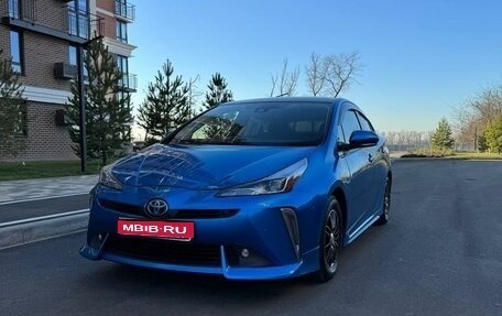 Toyota Prius IV XW50, 2018 год, 2 370 000 рублей, 1 фотография